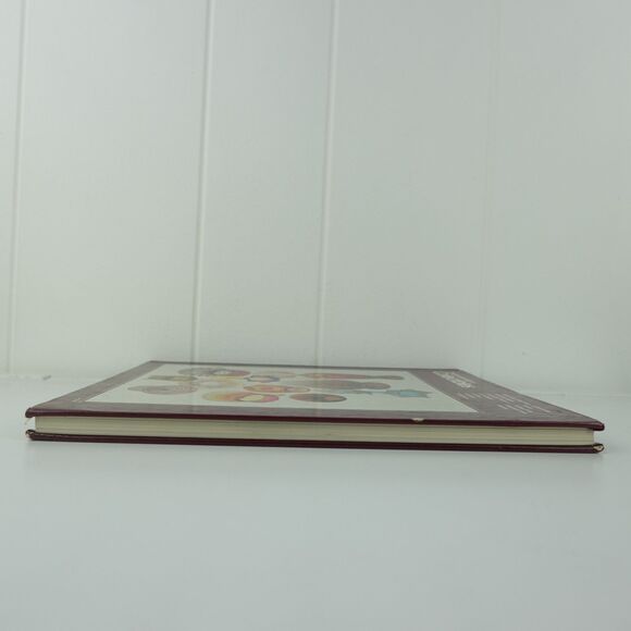 The Encyclopedia of Collectibles Arrowheads Art Glass Pottery + More Hardcover - Picture 5 of 16